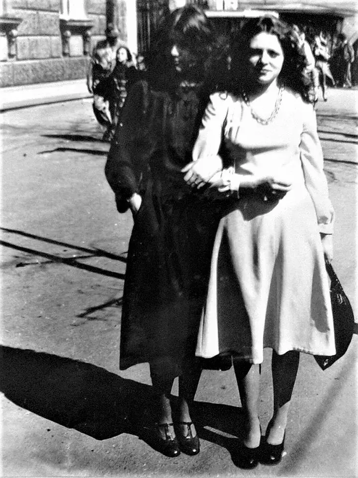Наташа и Татьяна. Могилев, улица Первомайская, 1975 год.