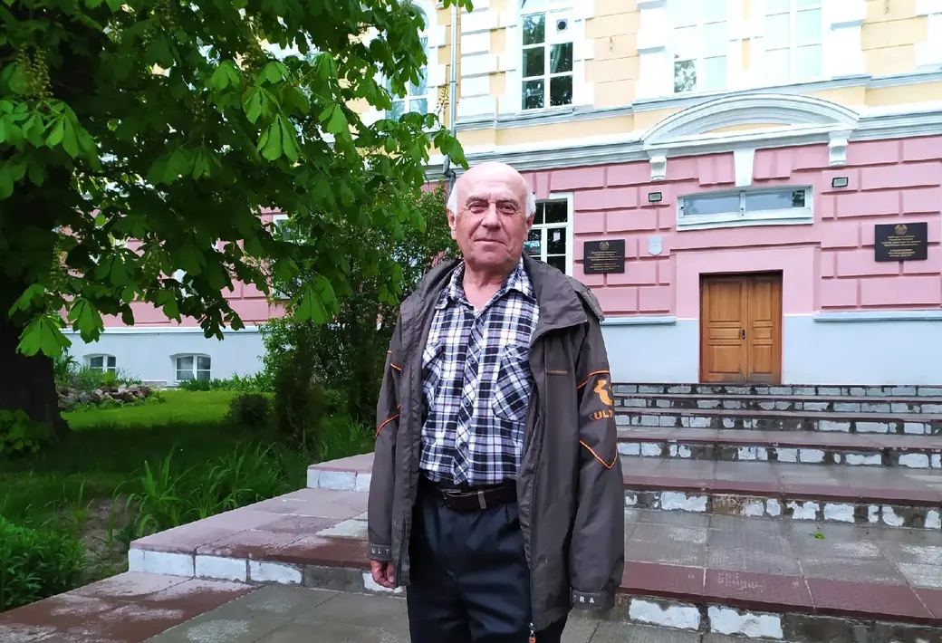 Валерий Васильевич Барашков у Могилевского областного лицея №1