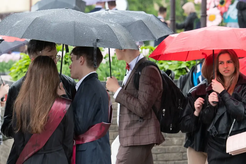 30.05.2022 г. Могилев, площадь Славы. Из-за дождливой погоды в Могилеве запланированный «Вальс выпускников» так и не состоялся