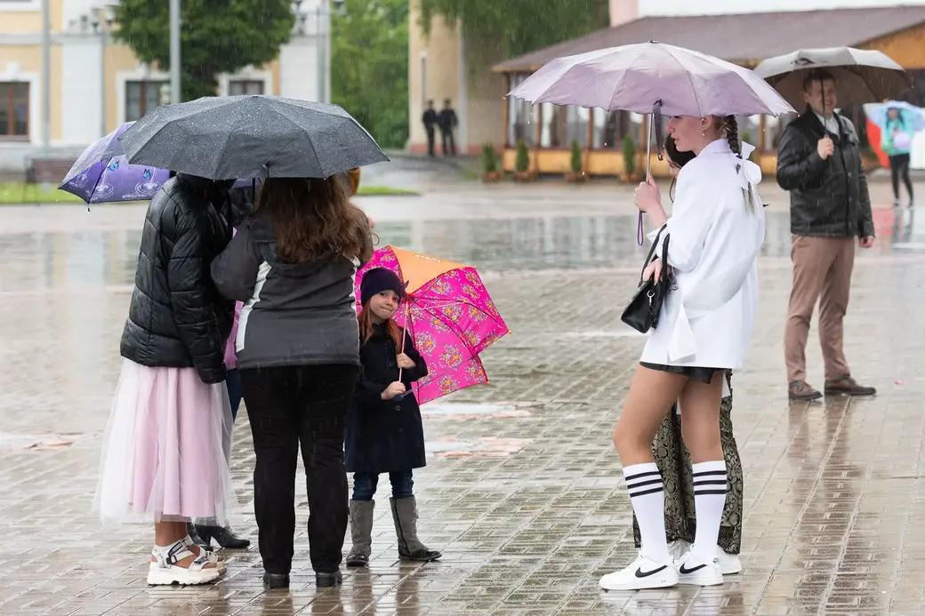 30.05.2022 г. Могилев, площадь Славы. Из-за дождливой погоды в Могилеве запланированный «Вальс выпускников» так и не состоялся