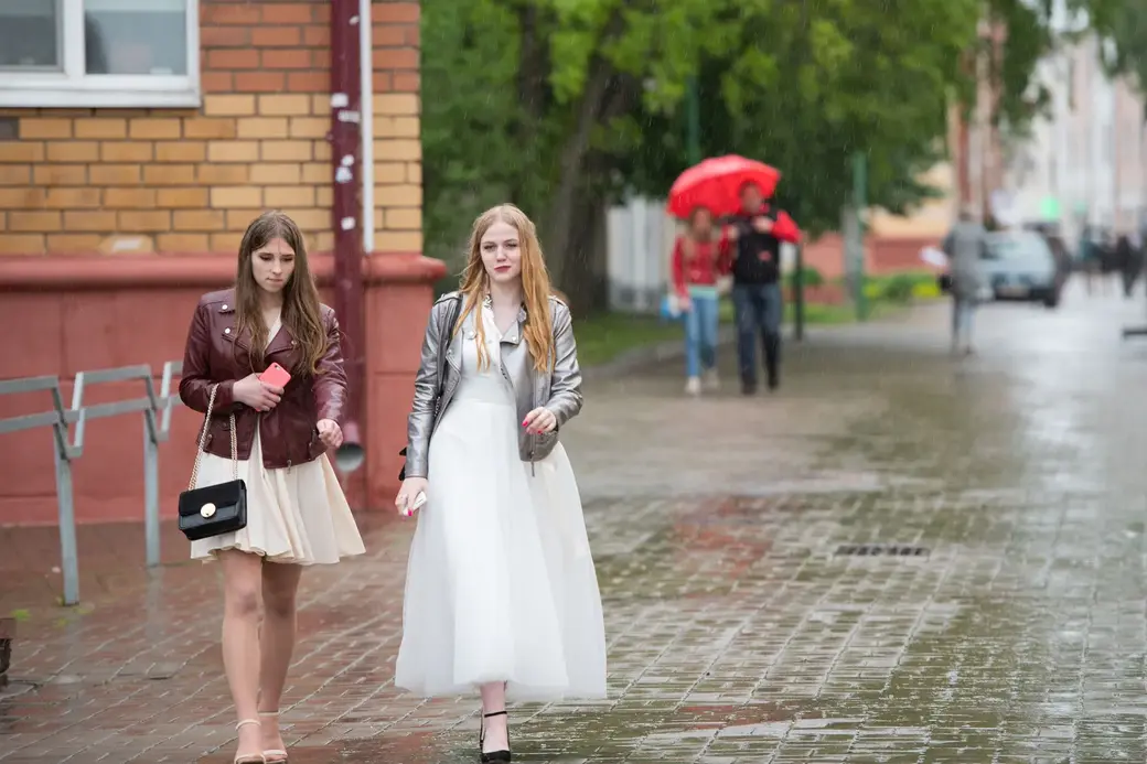 30.05.2022 г. Могилев, площадь Славы. Из-за дождливой погоды в Могилеве запланированный «Вальс выпускников» так и не состоялся