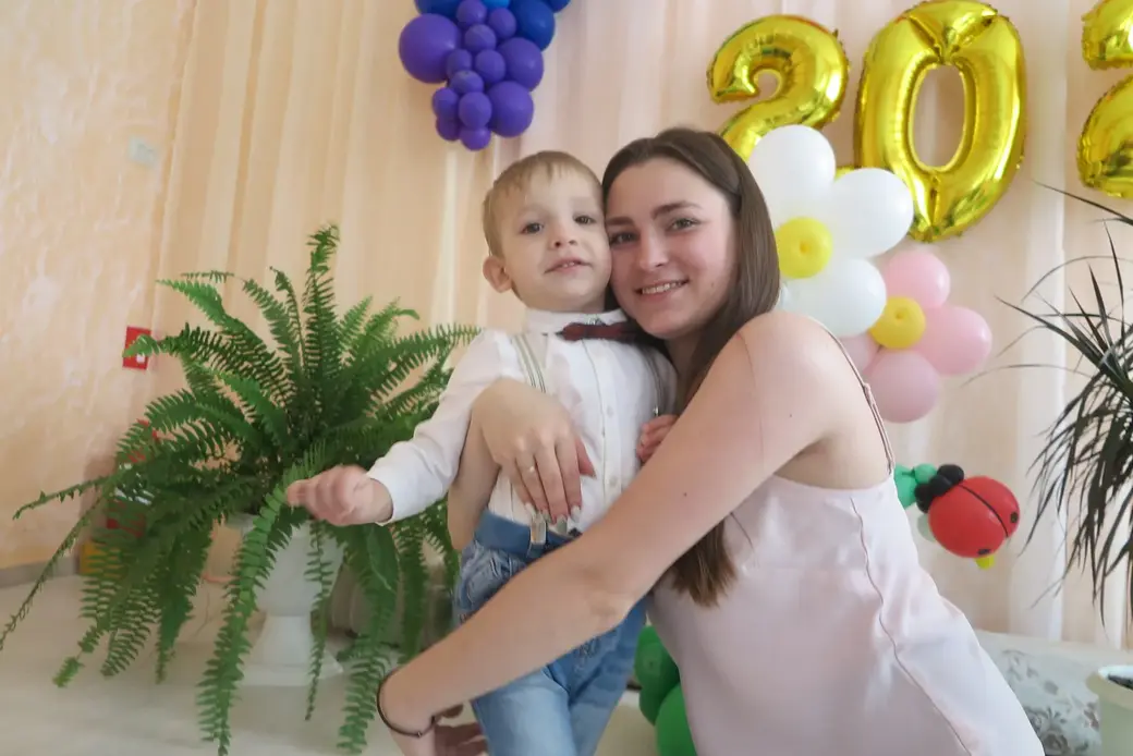 31.05.2022 г. Могилев, ясли-сад №46. Пообниматься с мамой - милое дело