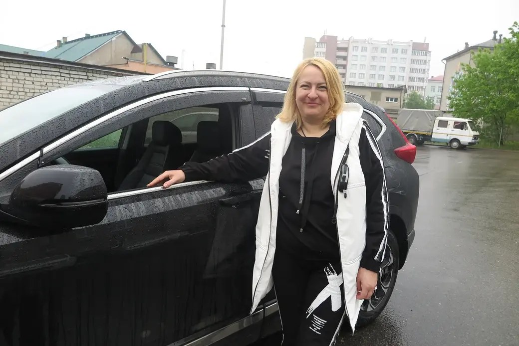 Май, 2022 г. Могилев. Елена Прохорова - предусмотрительный водитель, в машине с собой, на всякий случай, возит множество полезностей