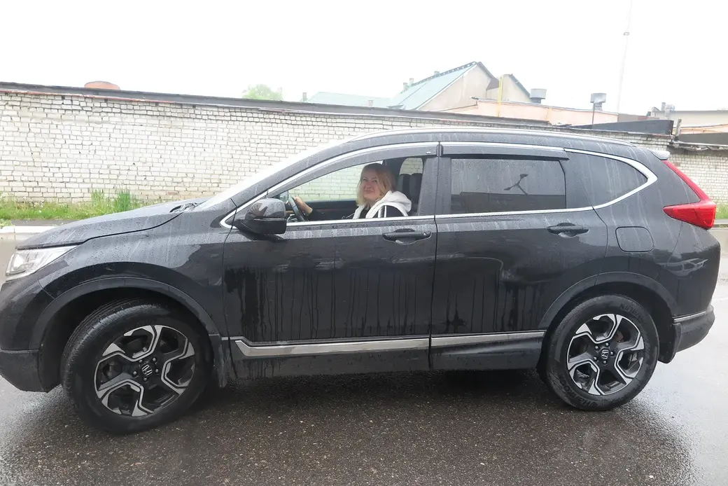 Май, 2022 г. Могилев. Нынешнюю свою машину Елена ласково называет «Девочка»
