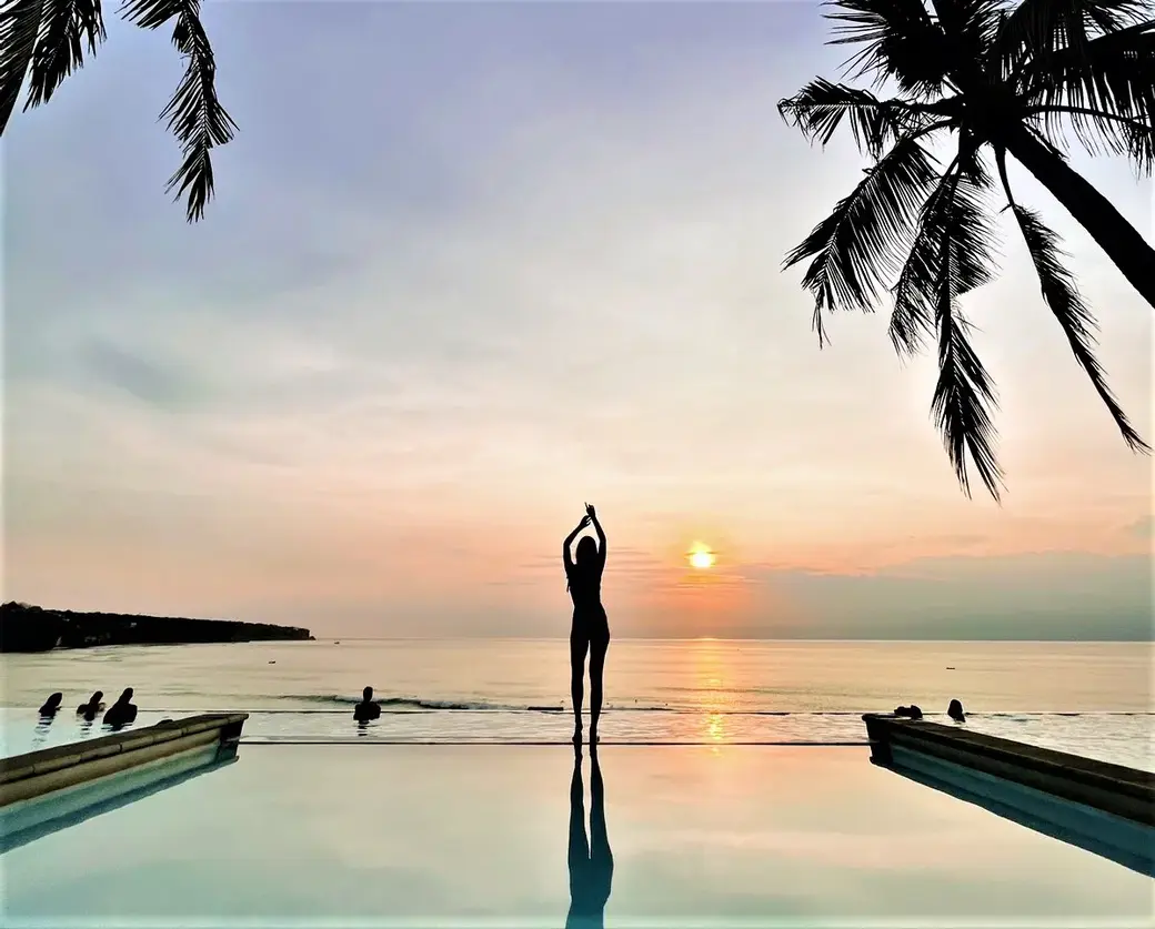 Индонезия, на острове Бали. С закатом жизнь на острове замирает