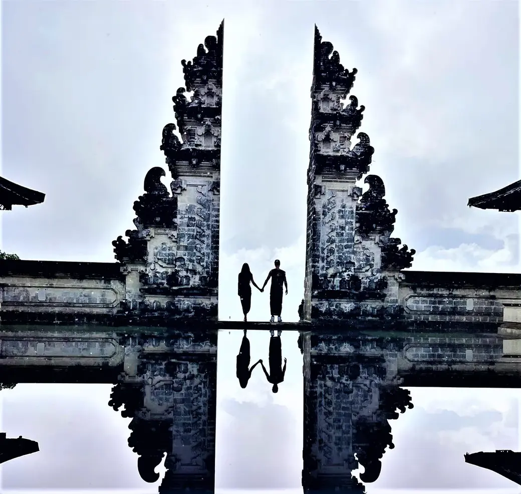 Индонезия, на острове Бали. Наши герои - не тусовщики, им интересно проводить время вдвоем