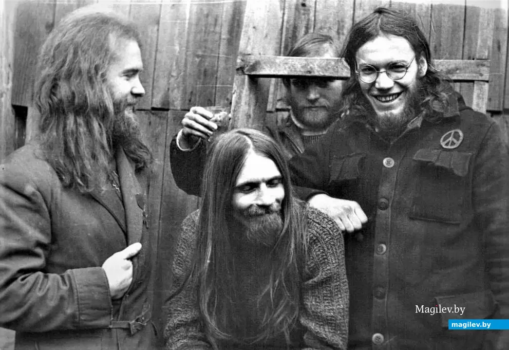 Петрович (он же Пит, второй слева) с товарищами. Могилев, начало 1980-х годов.