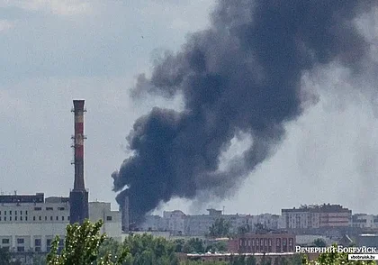 В Бобруйске в районе «Фандока» полыхают хозпостройки. Фотофакт с места ЧП