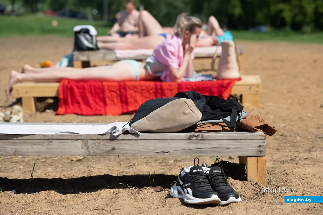 9.06.2022 г. Могилев, пляж реки Днепр в микрорайоне Подниколье. Свободные лежаки есть