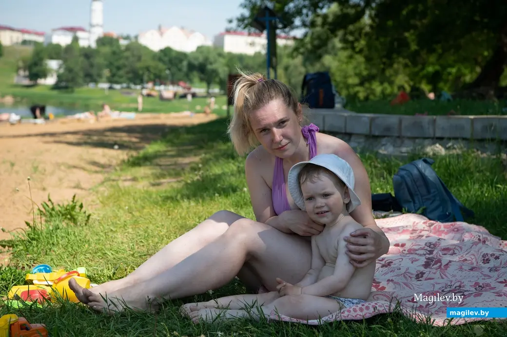 9.06.2022 г. Могилев, пляж реки Днепр в микрорайоне Подниколье. Анастасия и Михаил приехали этим летом на пляж впервые