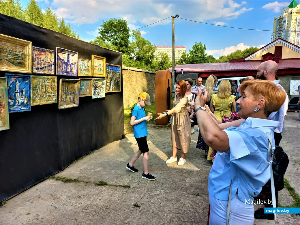 Выставка Игоря Адамовича «Город». Могилев, галерея Андрея Воробьева, 10.06.2022 года.
