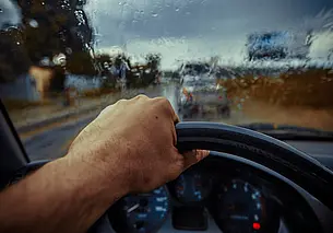 Латвия вводит платную электронную очередь на границе. Уже известно когда это произойдет