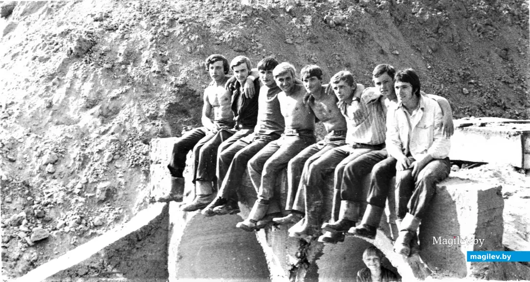 Строительный отряд ММИ. Крайний справа — Сергей Лосихин. 1974 год.