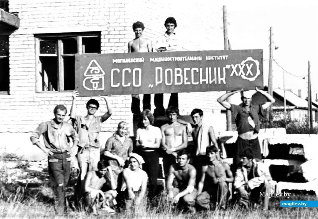 Строительный отряд ММИ. Вверху справа — Сергей Лосихин. 1974 год.