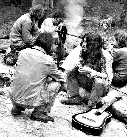 Лагерь советских хиппи. 1980-е годы.