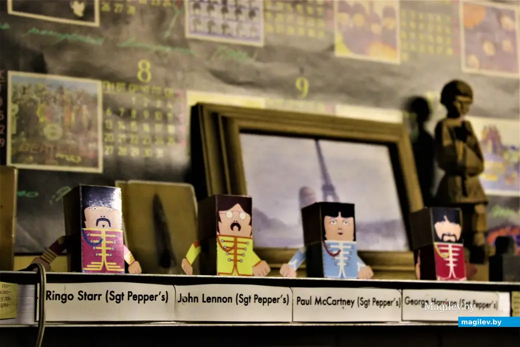 Битлз-коробки из музея Володи Кутузова. Могилев, 2015 год.
