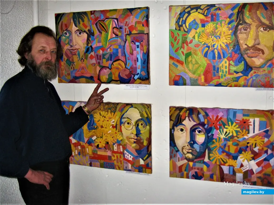 Володя Кутузов на выставке картин Игоря Беспалова. Могилев, 2012 год.