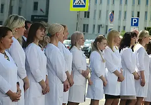 «За каждым ходят, обследуют – мне нравится». Пациенты рассказали о врачах, которые их лечат