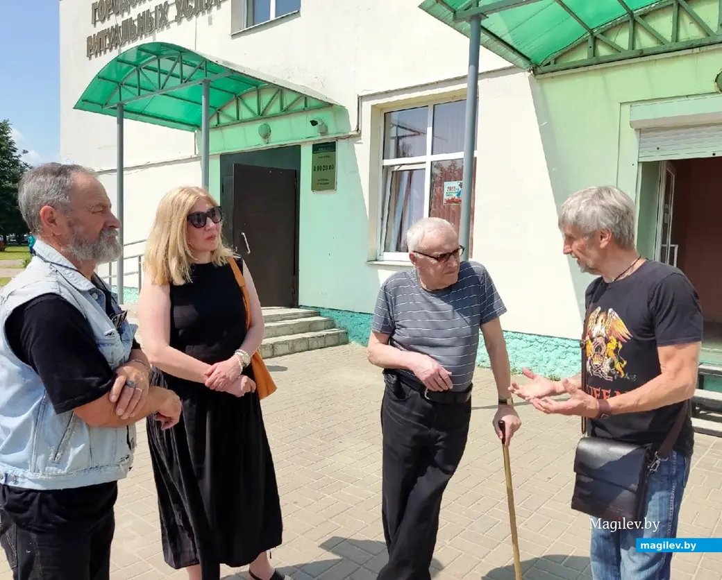 Пахаванне Яраслава Клімуця. 20.06.2022. У кадры - (злева направа) Базыль Камароў, Марына Чмарава, Міхась Булавацкі, Яўген Булава