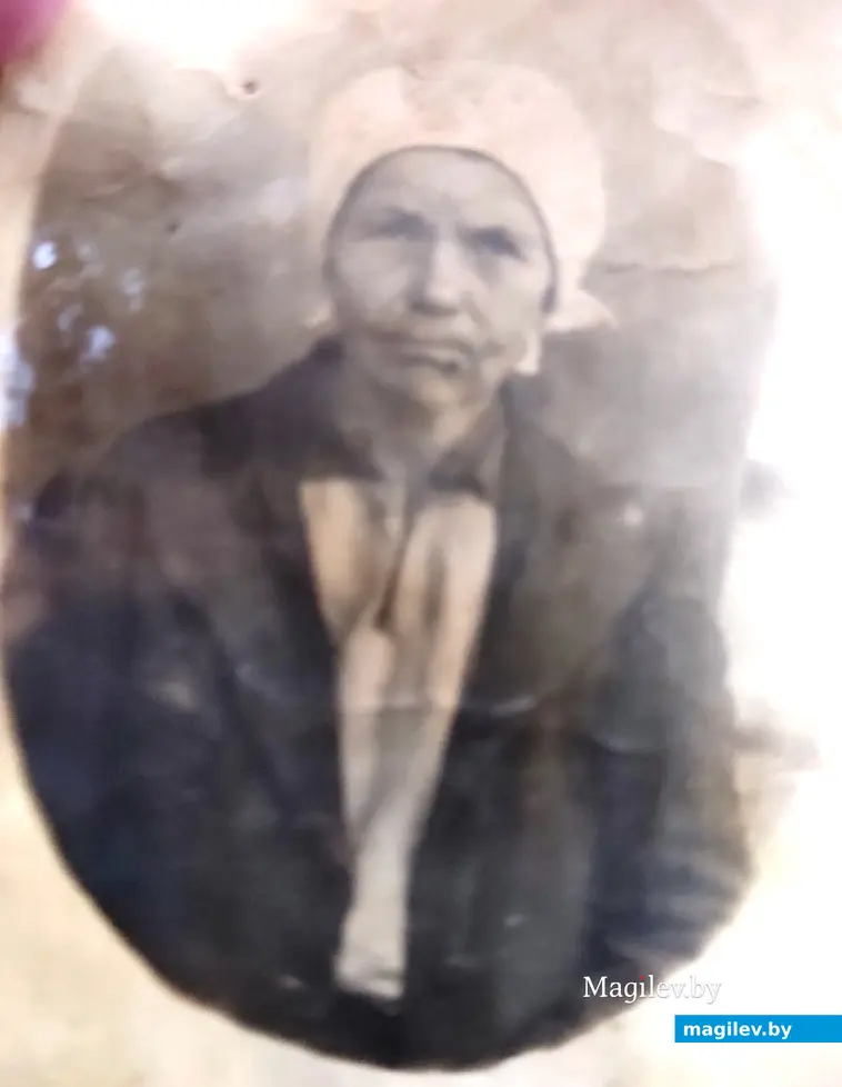 Жонка Юркі, мая бабуля Мар'я. Калі менавіта зроблены фотаздымак, сказаць цяжка