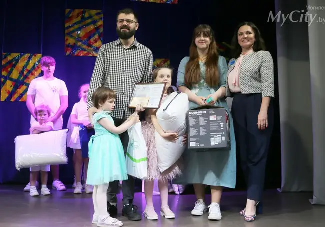В Могилеве выбрали лучшую молодую семью. Победа досталась Артуру и Александре Коротеевым
