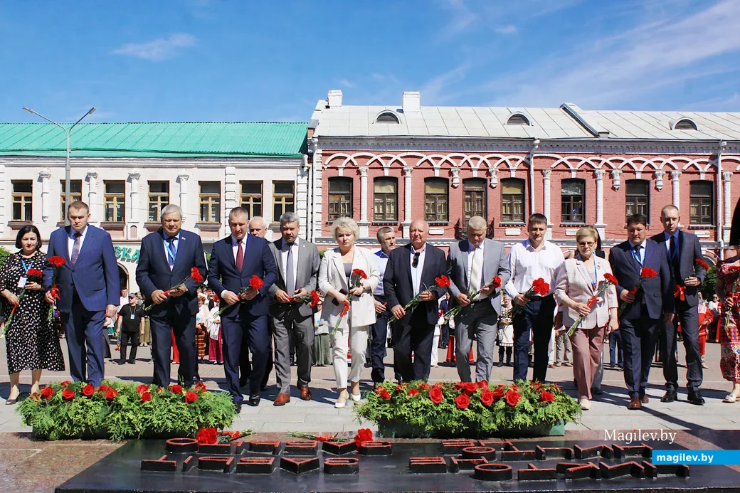 24 июня 2022 года. Праздничное шествие участников фестиваля «Венок дружбы» в Бобруйске. Перед