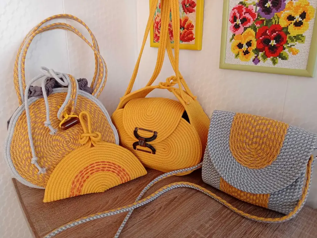Сумочки из хлопкового шнура. Работы Светланы Пинчук.
