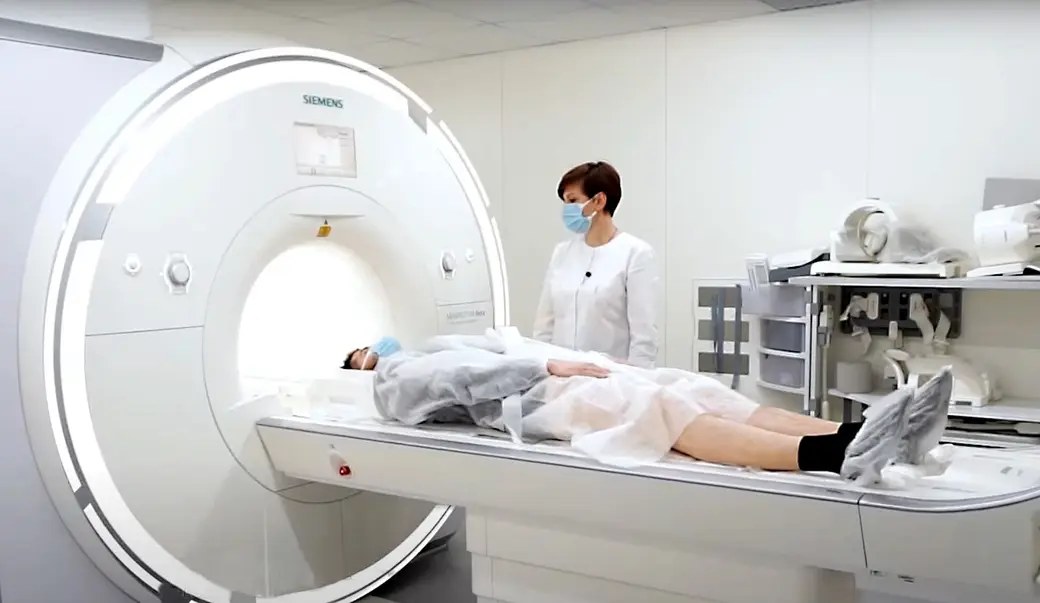 Аппарат МР-диагностики в действии. А-Клиника Могилева.