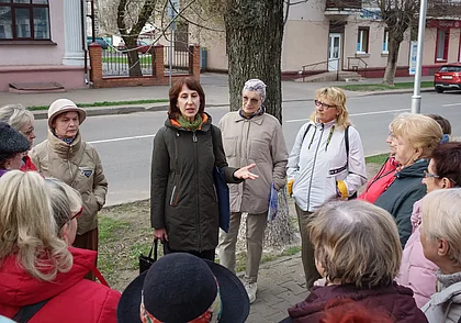 Вдоль по Семёновской под звуки вальса среди расцветающих садов