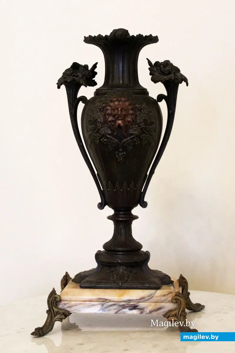 Убранство одного из залов. Дворцово-парковый комплекс Булгаков в Жиличах. Кировский район Могилевской области. Апрель 2023 года.