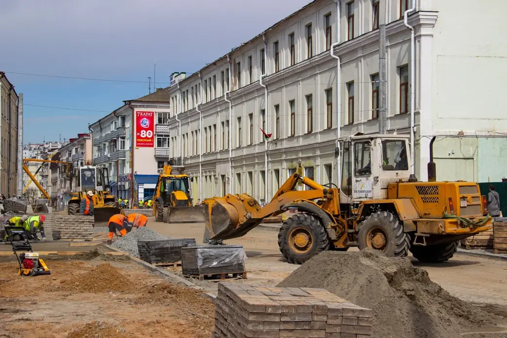 На Комсомольской продолжается ремонт. Могилев, 19.04.2023 г. Фото: t.me/moymogilev