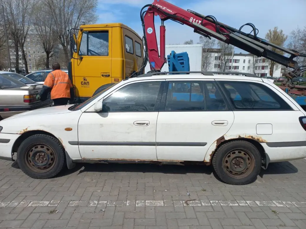 Эвакуация автохлама в Могилеве. Фото https://t.me/moymogilev