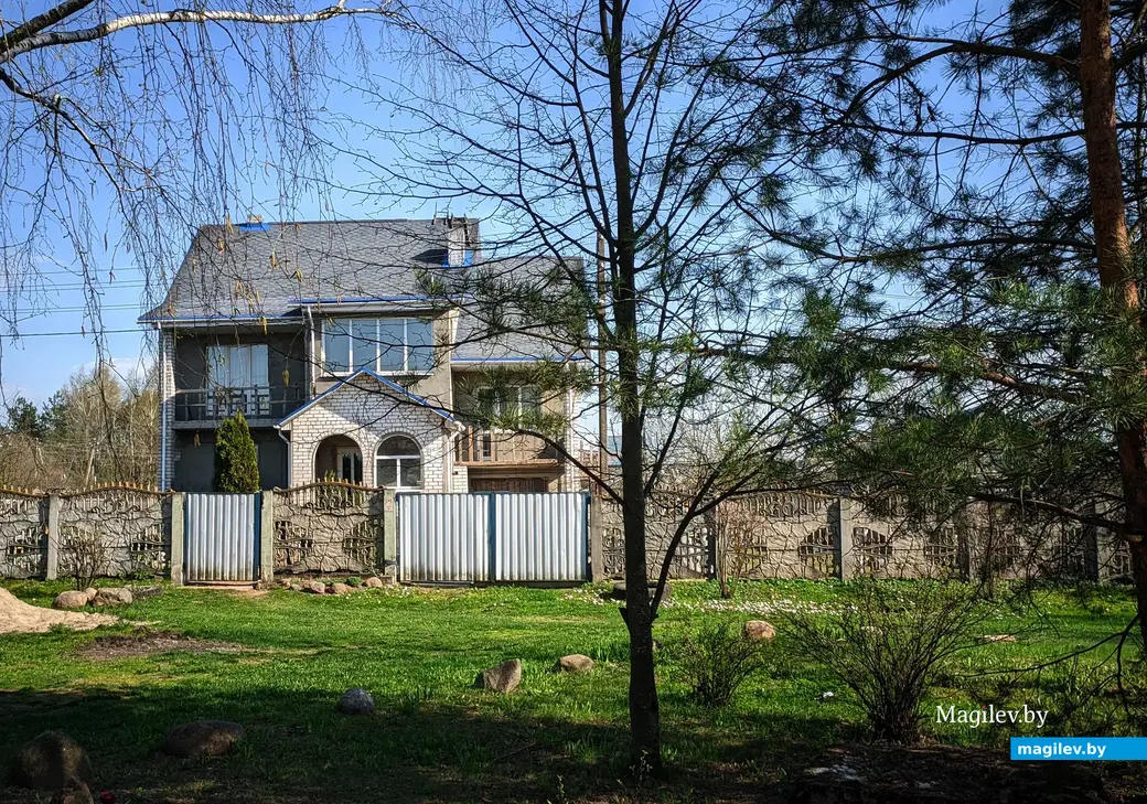 Коттеджи частного сектора по ул. Павлова. Красота да и только. Могилев, ул. Академика Павлова, 21 апреля 2023 года.