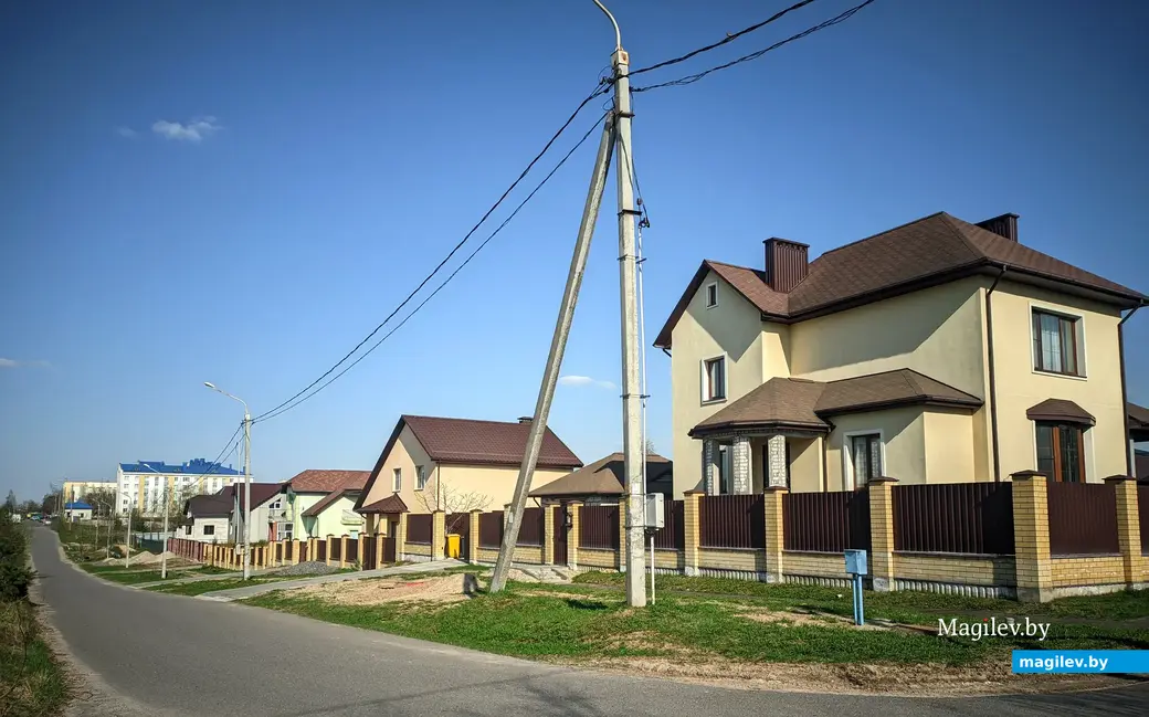 Вид на Могилевский «раковый корпус» и маленькую могилевскую Европу. 21 апреля 2023 года.