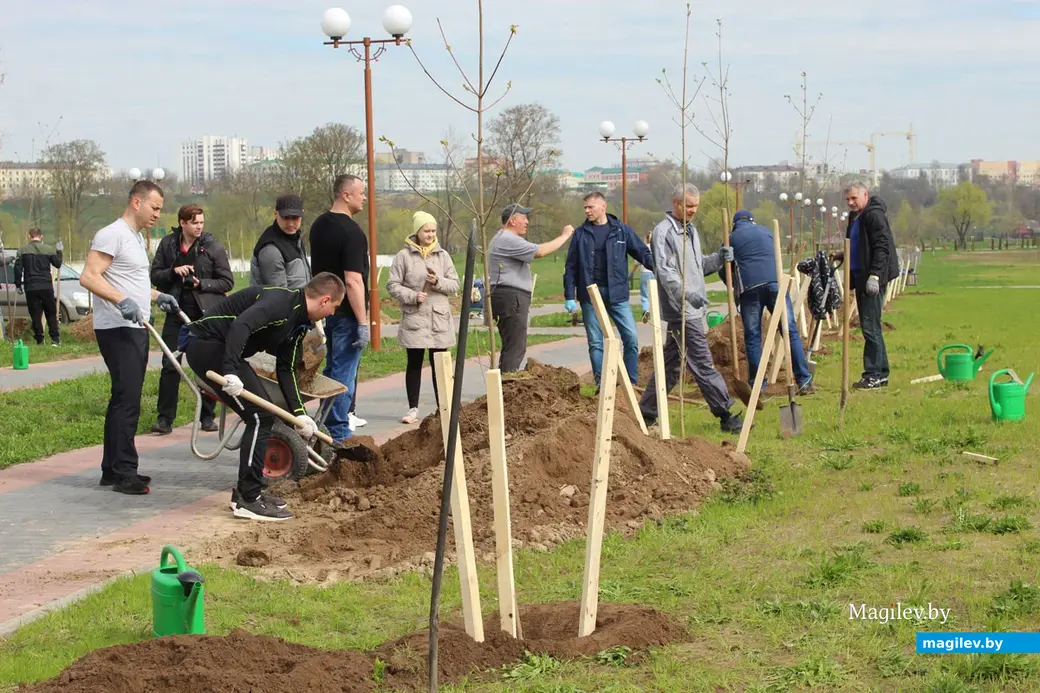 Представители управления Госкомитета судебных экспертиз по Могилевской области в парке Подниколья. Могилев. 22 апреля 2023 год.