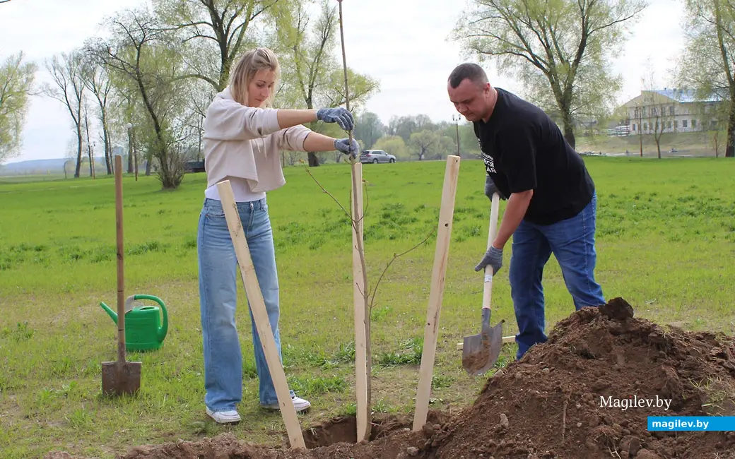 Представители управления Госкомитета судебных экспертиз по Могилевской области в парке Подниколья. Могилев. 22 апреля 2023 год.