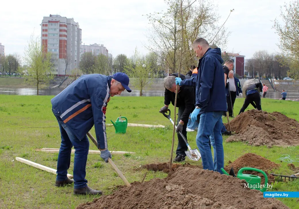 Представители управления Госкомитета судебных экспертиз по Могилевской области в парке Подниколья. Могилев. 22 апреля 2023 год.