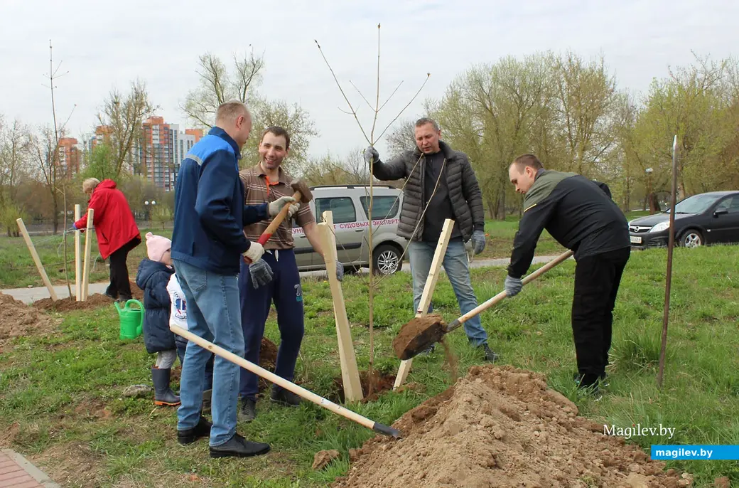 Представители управления Госкомитета судебных экспертиз по Могилевской области в парке Подниколья. Могилев. 22 апреля 2023 год.