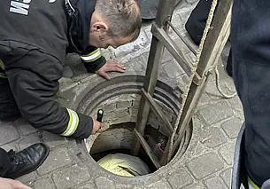 В Могилеве пожилая женщина провалилась в открытый технический колодец (смотрите видео)