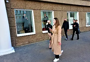 В окнах могилевской библиотеки вдруг появились живые герои литературной классики