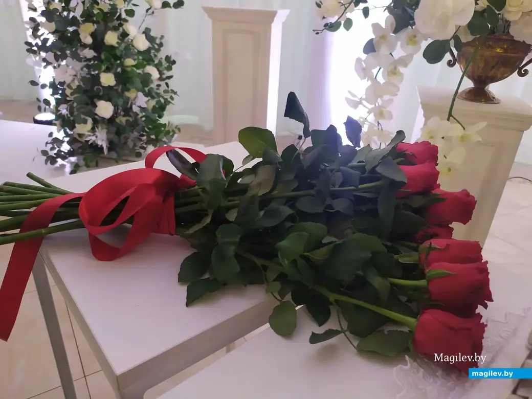 «Ренессанс», Могилев. 22.04.2023. Море цветов на свадьбе Романа и Алины.