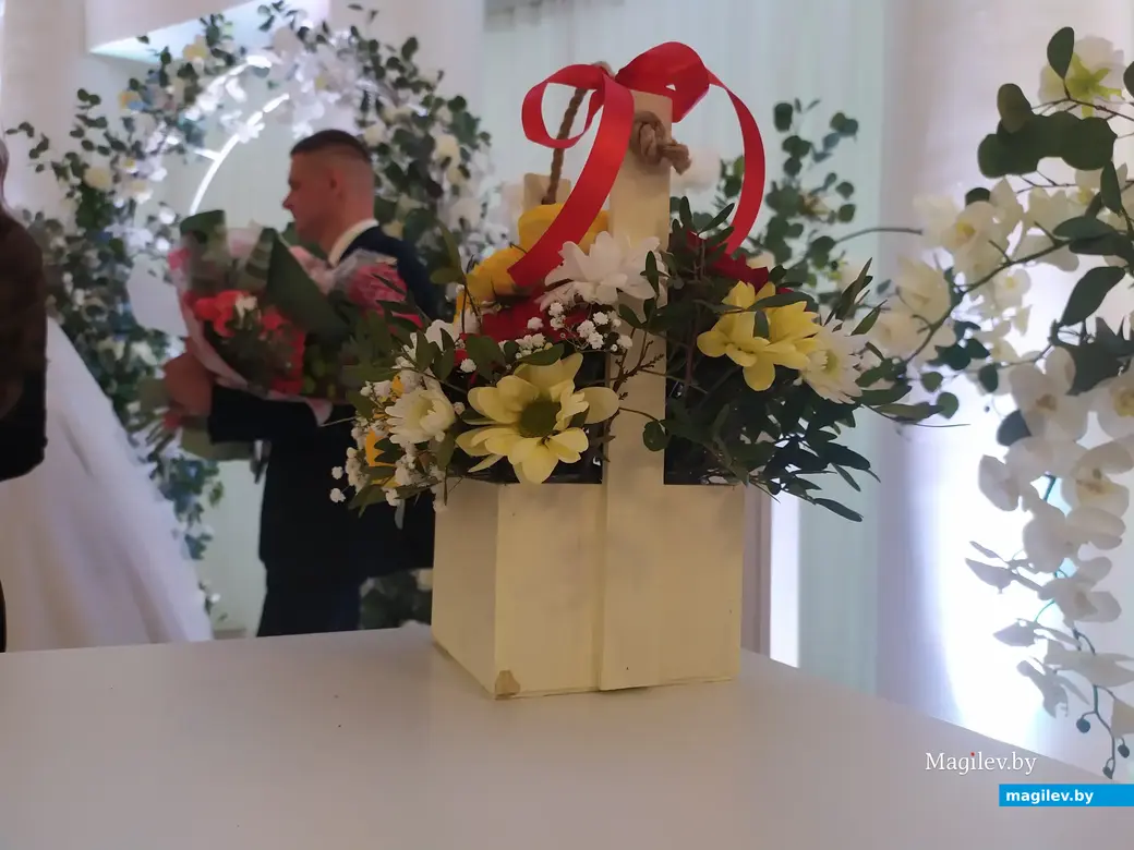 «Ренессанс», Могилев. 22.04.2023. Море цветов на свадьбе Романа и Алины.