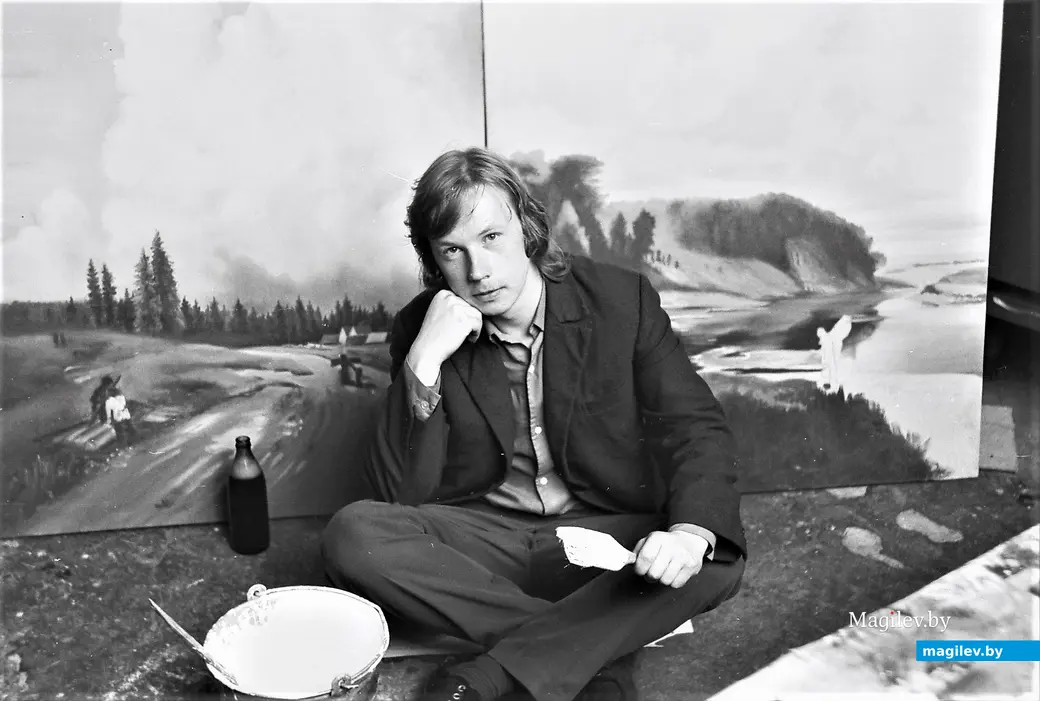 Леня Дюс брался за любую творческую работу. В том числе и за картишки. Могилев, конец 1970-х.