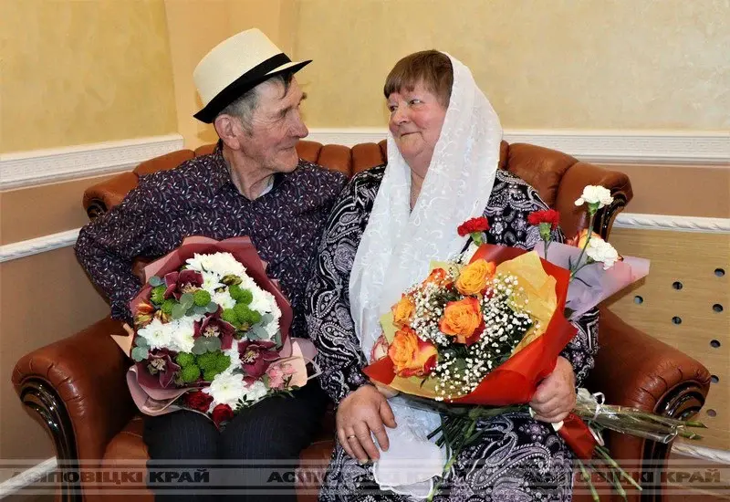 Наталья Ивановна и Руслан Адамович Шатило отметили «золотую» свадьбу. Фото: «Асiповiцкi край»