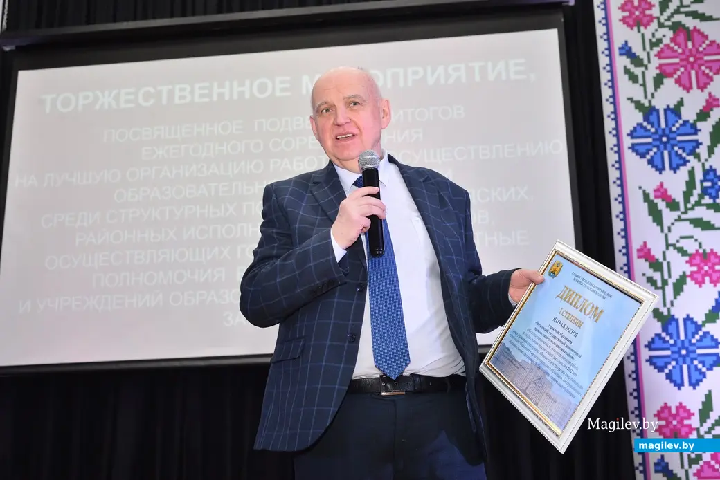 Олег Баханович возглавил находящиеся на грани закрытия тогда еще училище химиков в 1997 году, и вот уже 25 лет колледж в хорошем смысле «гремит» на всю республику.