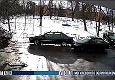 В Бобруйске водитель повредил стоящий автомобиль и скрылся: наказанием станет штраф и лишение прав