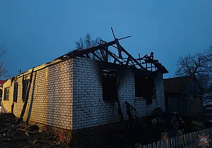 В Чаусском районе горел дом с пенсионеркой и ее сыном-инвалидом внутри