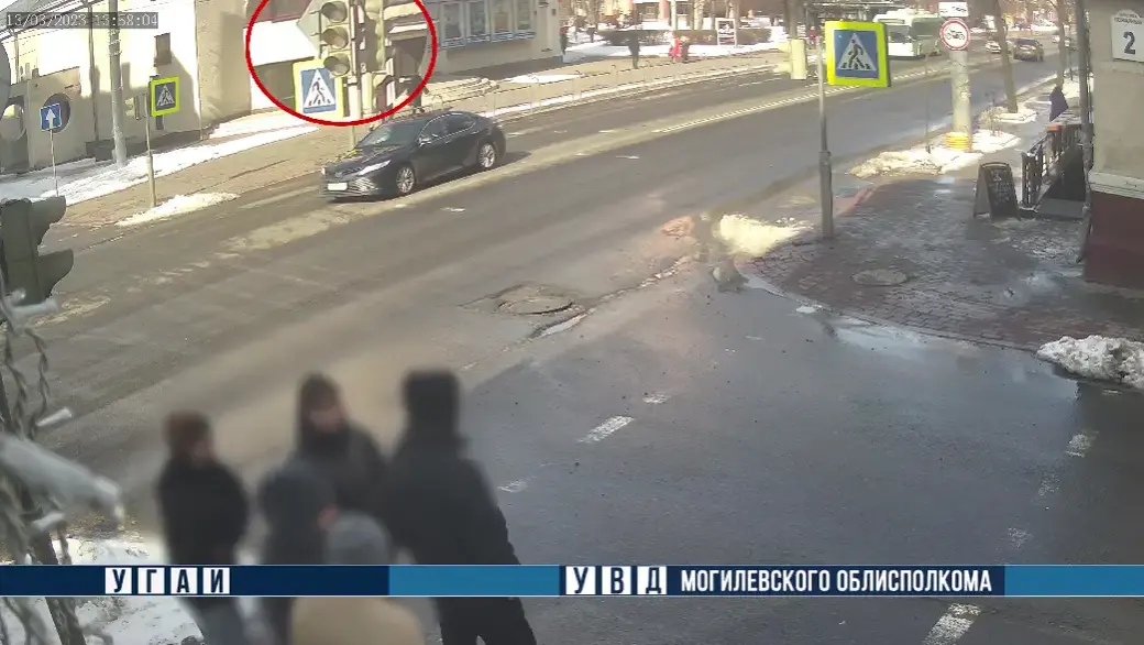 Нарушение было зафиксировано камерой видеонаблюдения. Фото: скриншот видео ТГ-канала «Милиция Могилевщины».