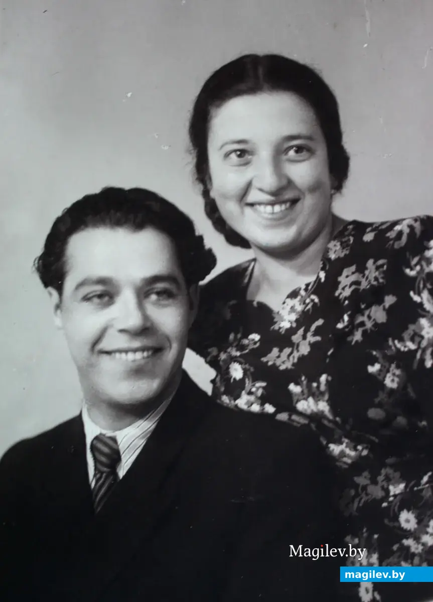 Родители Александры Фарбер – Нафтоль Хацкелевич Фарбер, работавший рентгенологом в онкодиспансере, и Эсфирь Евсеевна Горфункель, работавшая педиатром. Фото из семейного