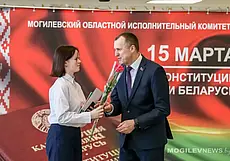 Губернатор вручил паспорта отличникам, на Комсомольской начался ремонт, а в Могилевский зоосад приехали тигренок и пума: обзор СМИ за минувший день